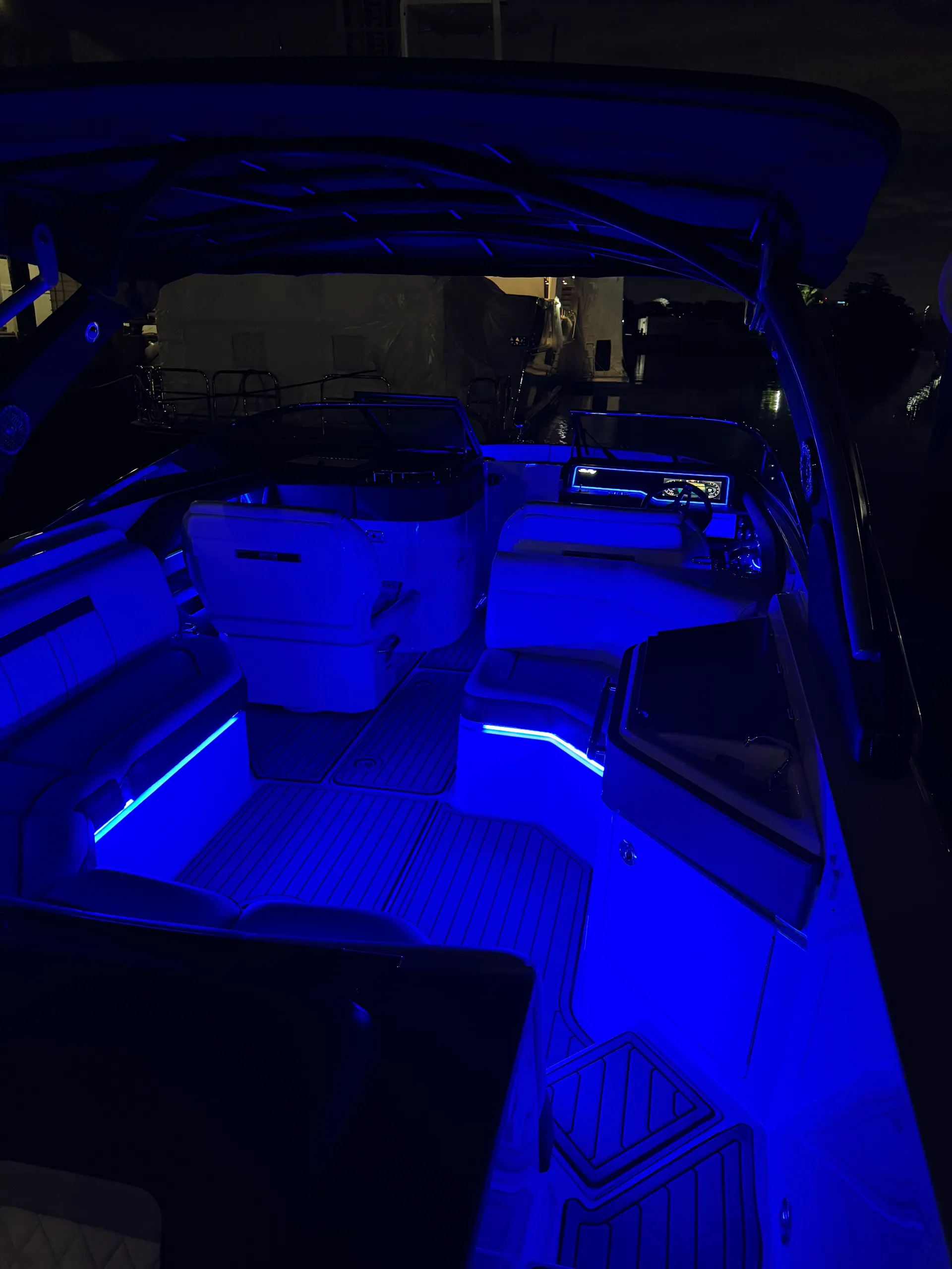 SEA RAY BOATS 300 SLX in Fort Lauderdale, FL — photo 6