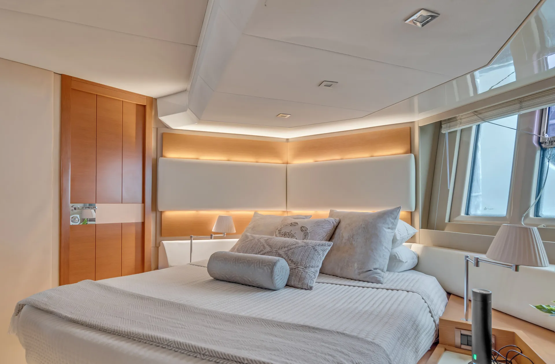 Azimuth Flybridge  in Miami Beach, FL — photo 9