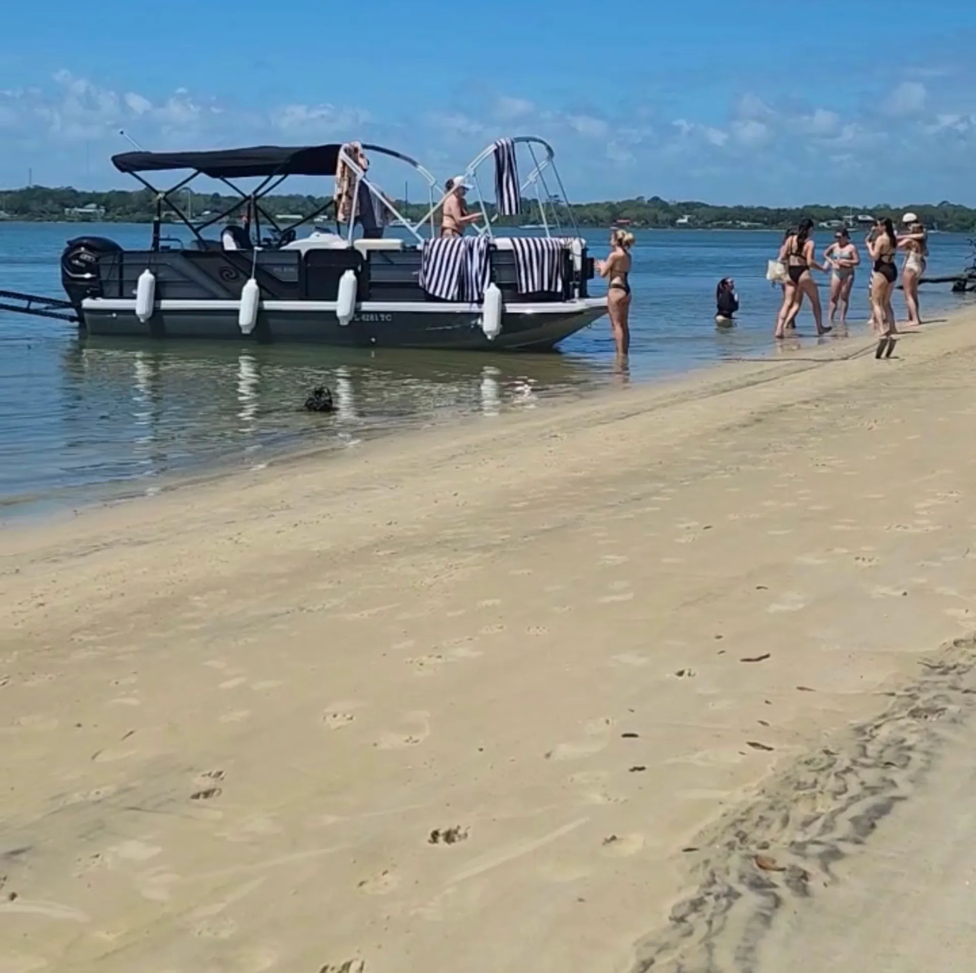 HURRICANE BOATS FD 2360 SBC OB in St. Augustine, FL — photo 2