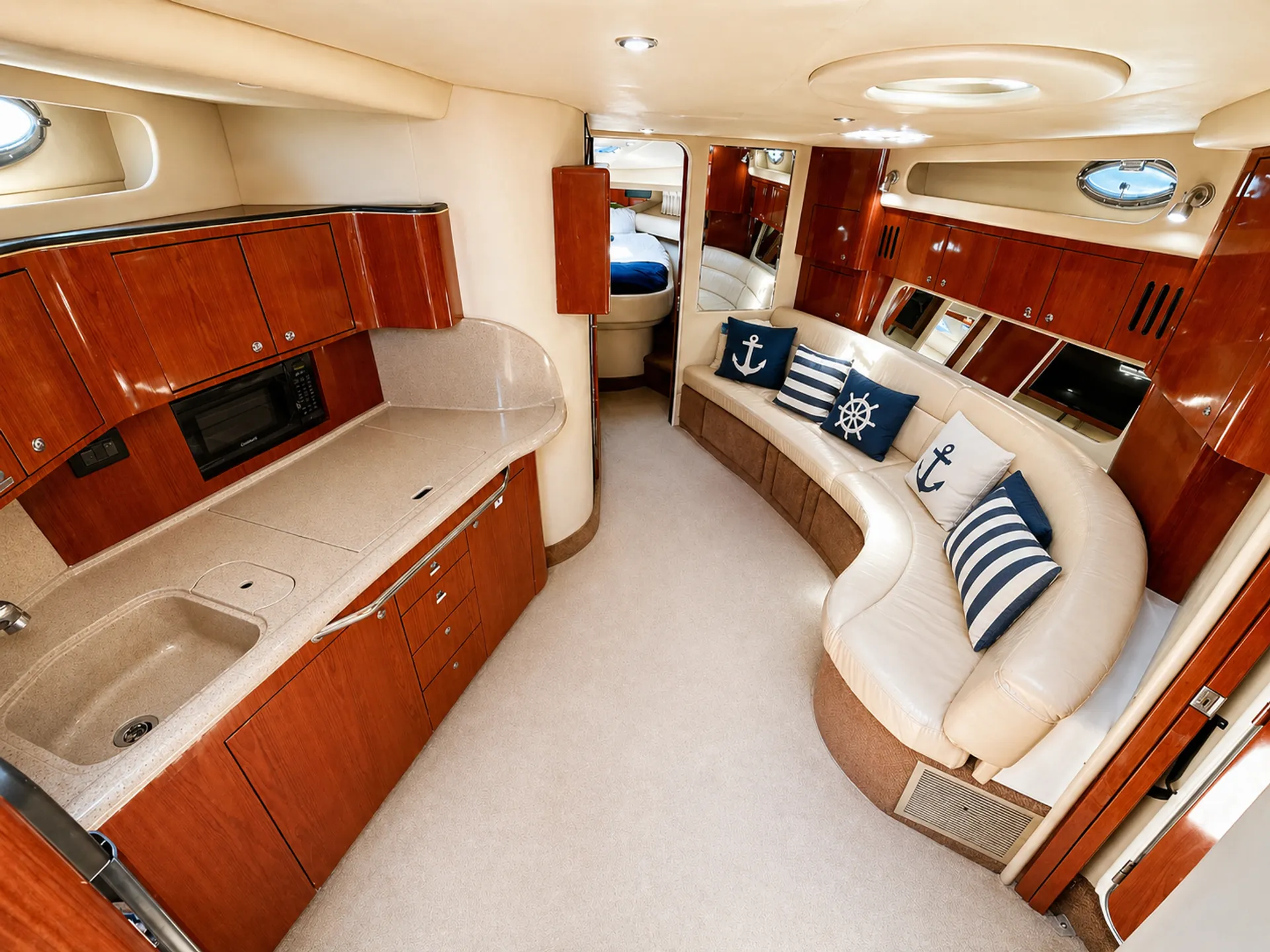 Sea Ray Boats 410 Sundancer in Fort Lauderdale, FL — photo 9