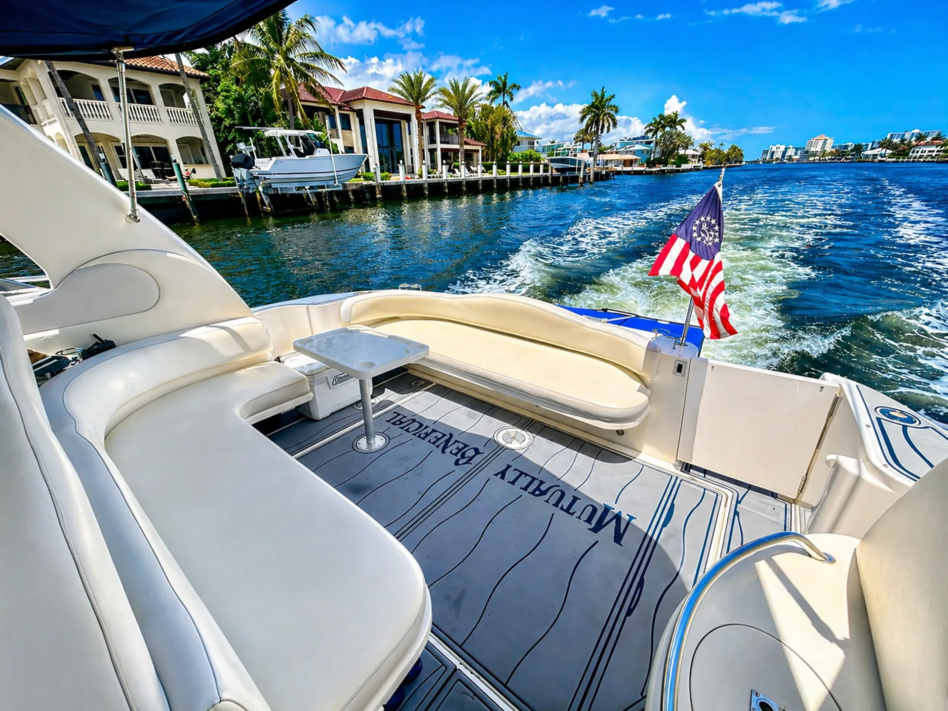 Sea Ray Boats 410 Sundancer in Fort Lauderdale, FL — photo 6