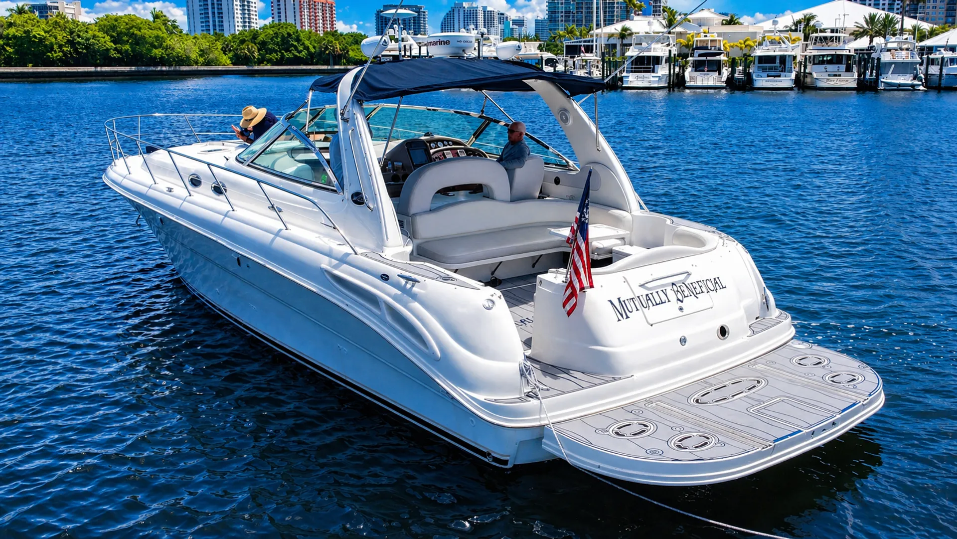 Sea Ray Boats 410 Sundancer in Fort Lauderdale, FL — photo 2