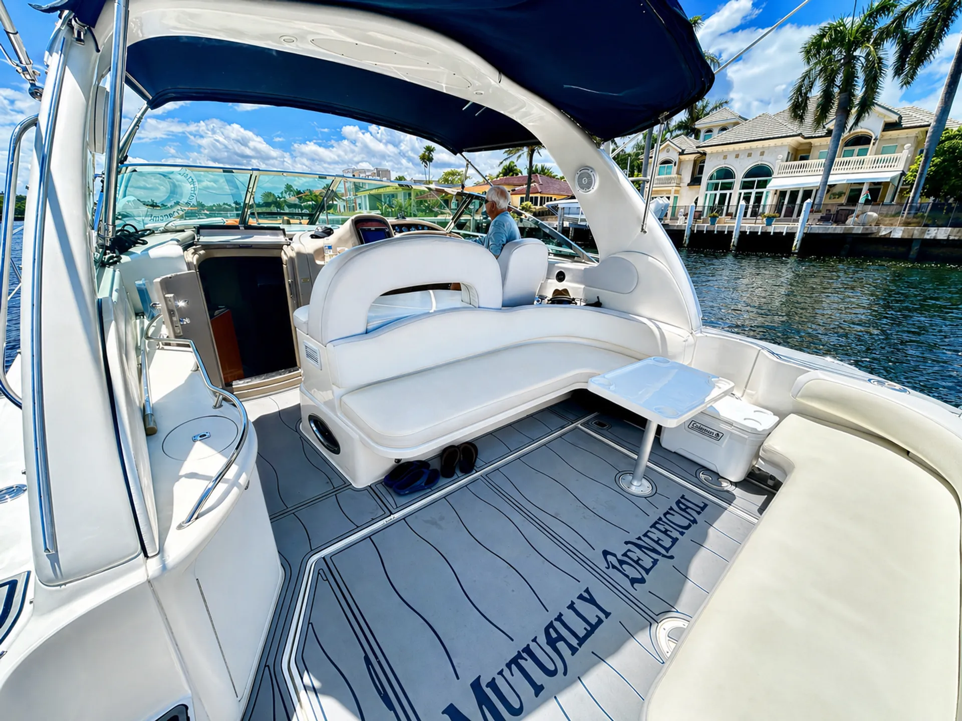 Sea Ray Boats 410 Sundancer in Fort Lauderdale, FL — photo 7