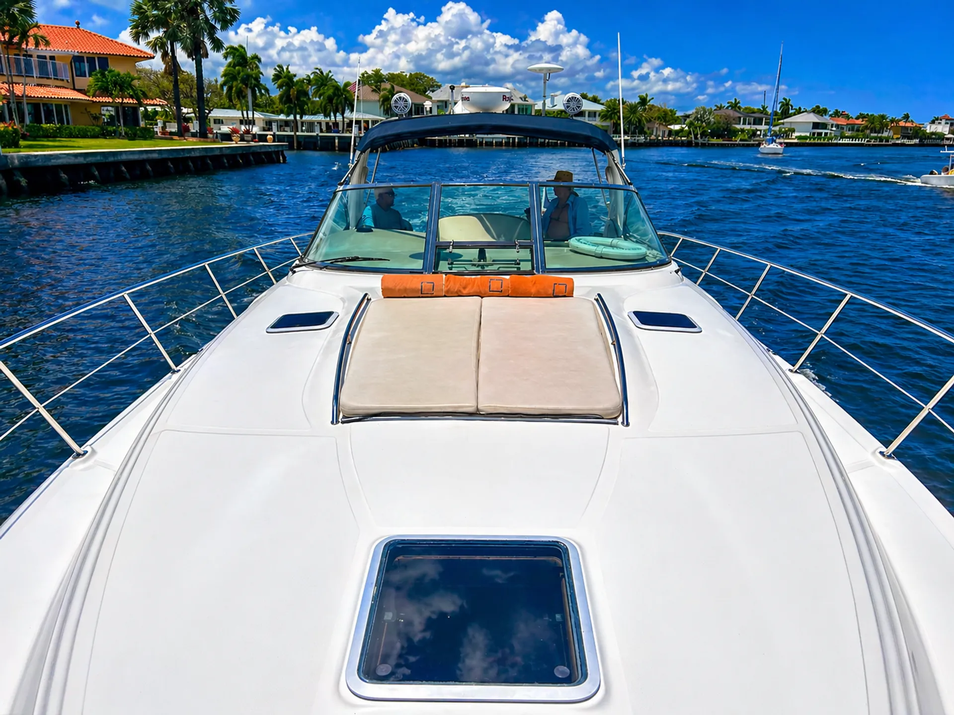 Sea Ray Boats 410 Sundancer in Fort Lauderdale, FL — photo 4