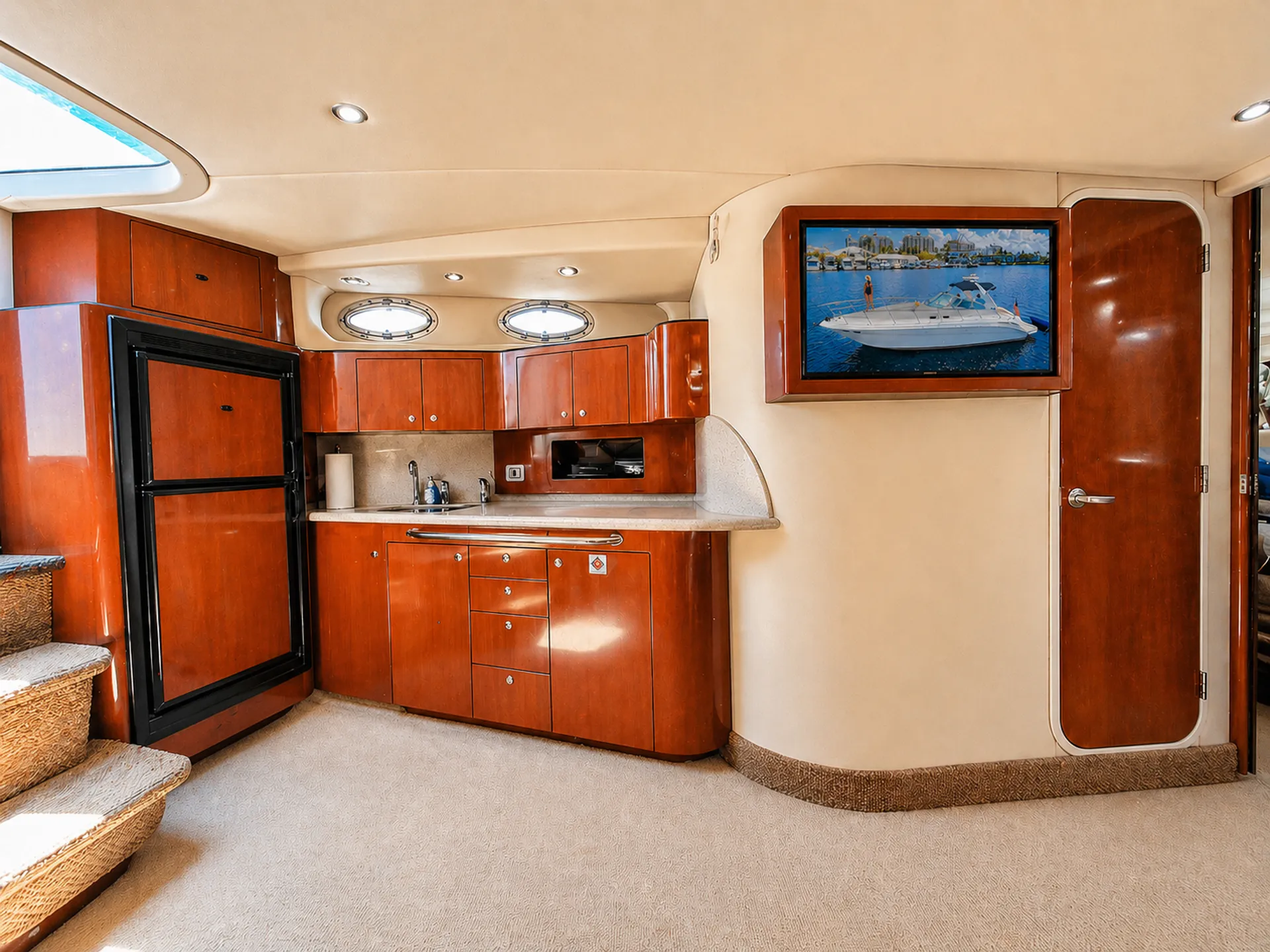 Sea Ray Boats 410 Sundancer in Fort Lauderdale, FL — photo 10
