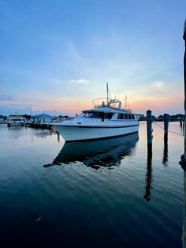 Rent a Vantare motor yacht in Portsmouth, VA near me