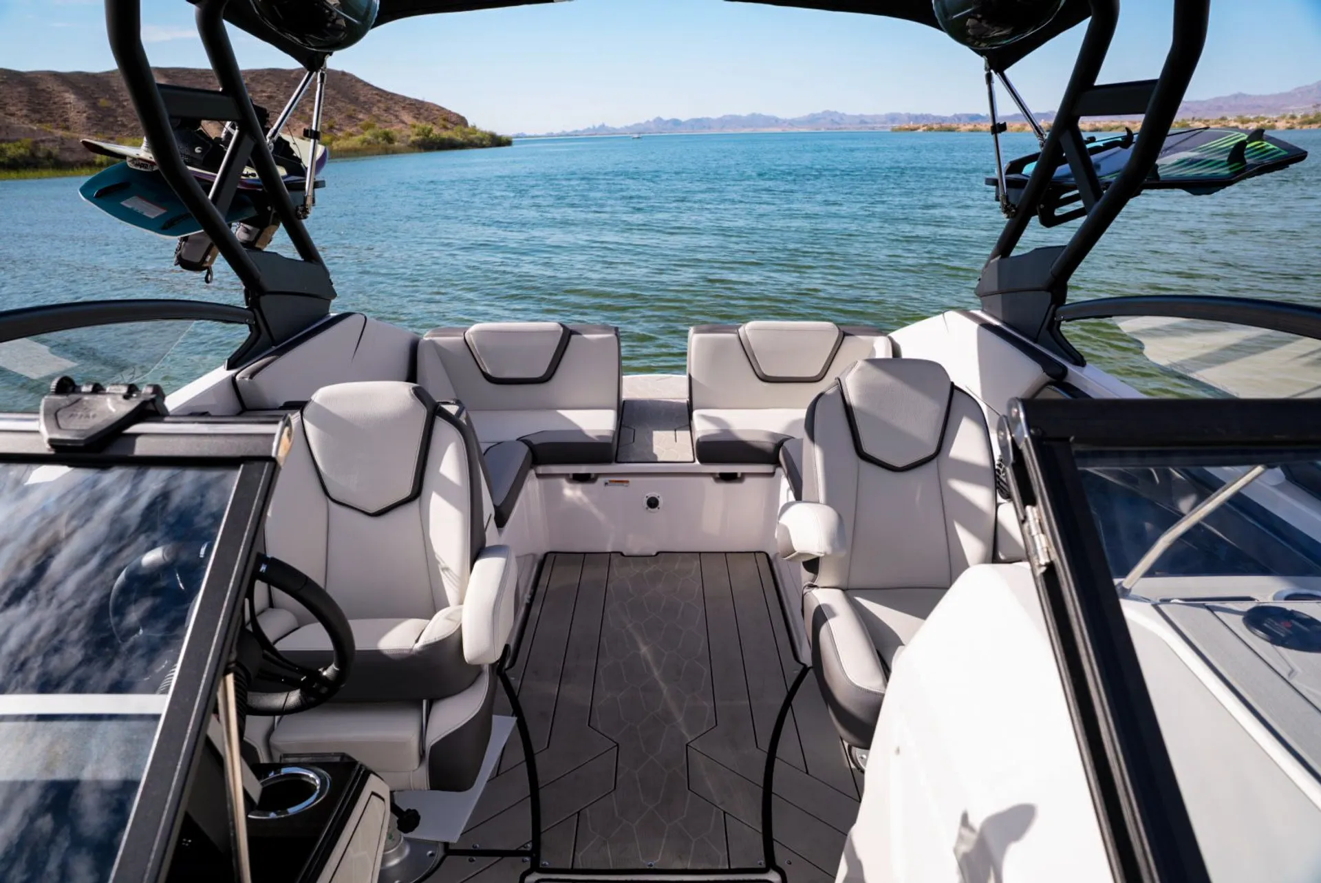 High Performance Spacious 25 ft Jet Boat