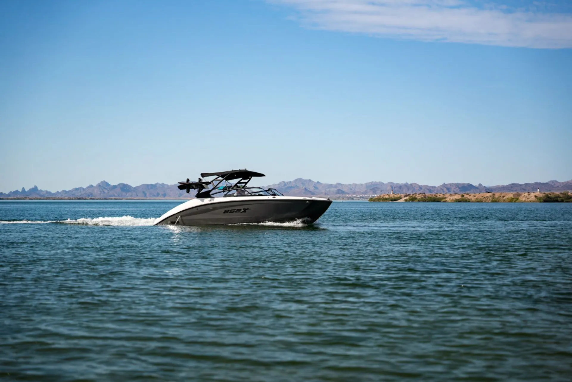 High Performance Spacious 25 ft Jet Boat