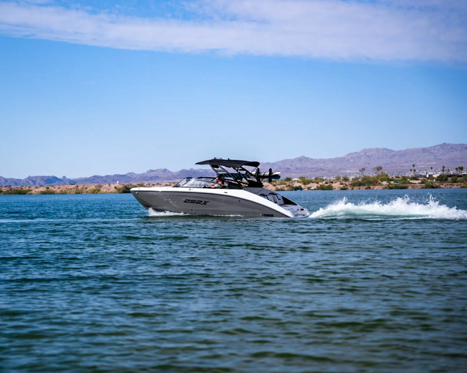 High Performance Spacious 25 ft Jet Boat