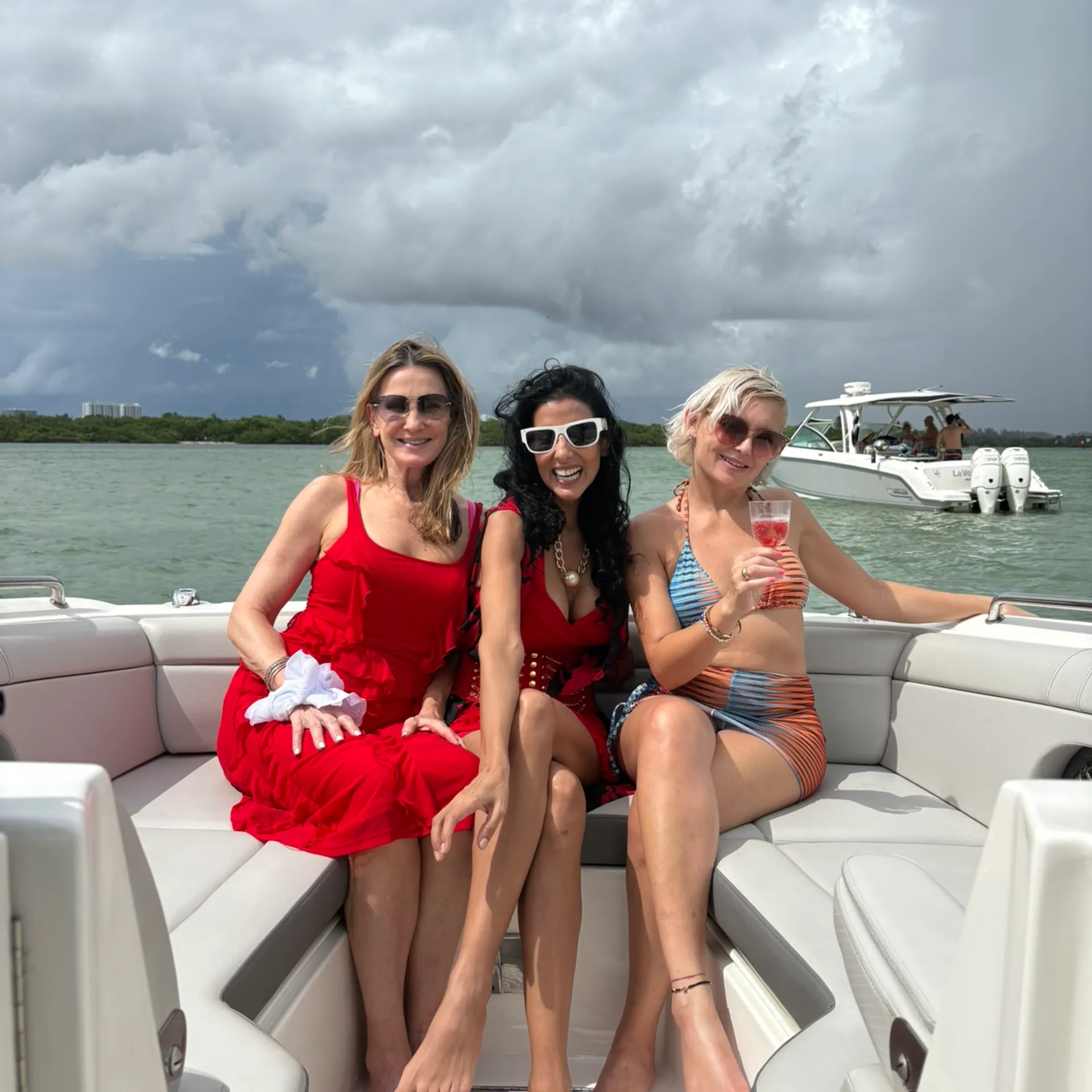 30ft Sea Ray Luxury Yacht Experience – Miami