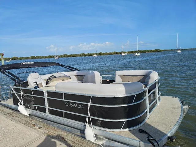 Rent a GODFREY MARINE pontoon in St. Augustine, FL near me