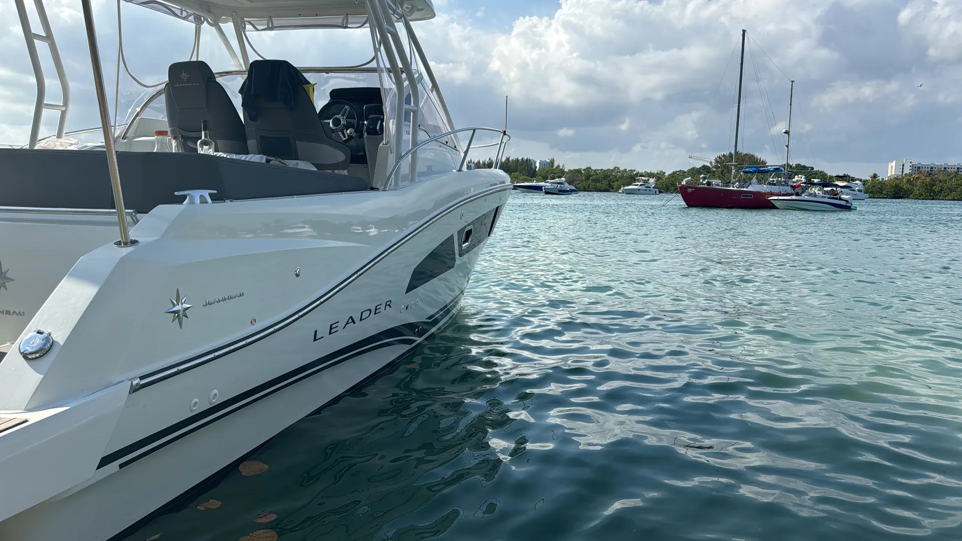 Luxury 30ft Jeanneau 2023 - Haulover Sandbar; Miami Sunset Experience