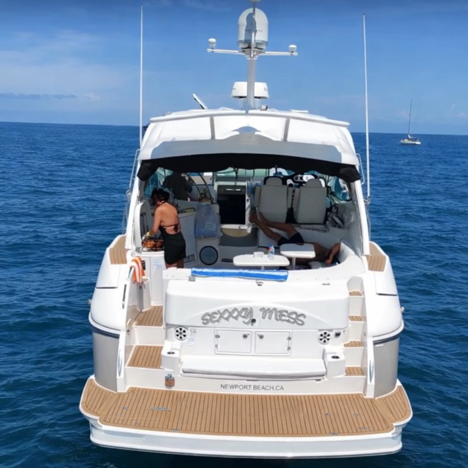 Cruisers Yachts 520 in Newport Beach, CA — photo 2