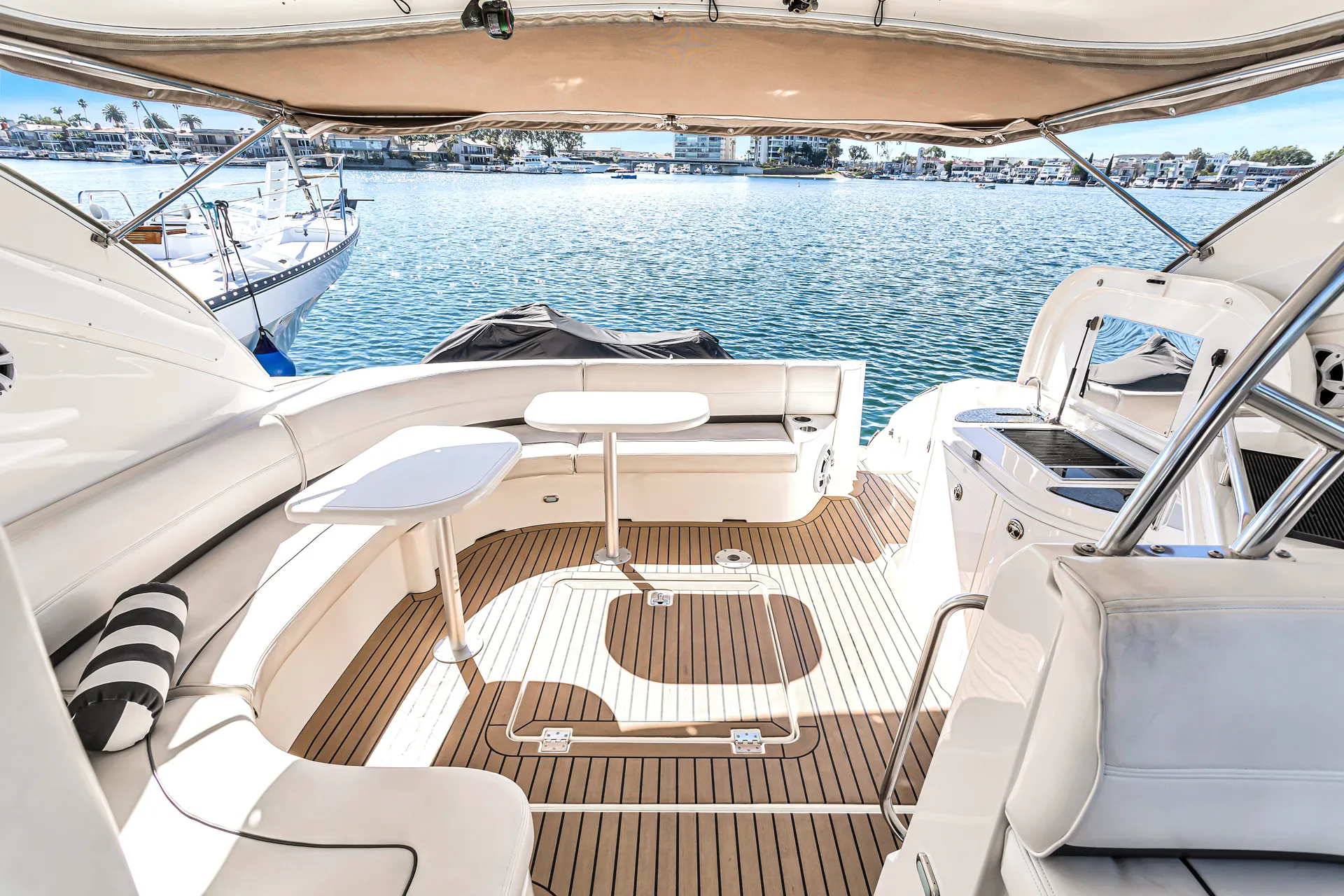 Cruisers Yachts 520 in Newport Beach, CA — photo 4