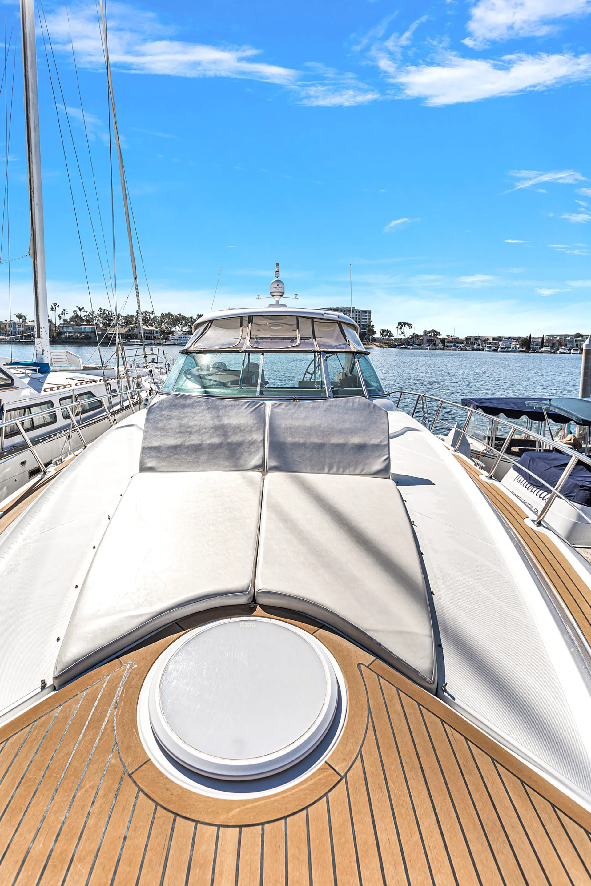 Cruisers Yachts 520 in Newport Beach, CA — photo 6