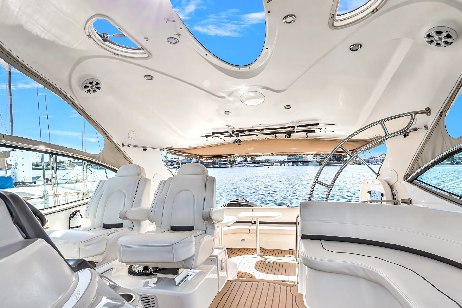 Cruisers Yachts 520 in Newport Beach, CA — photo 8