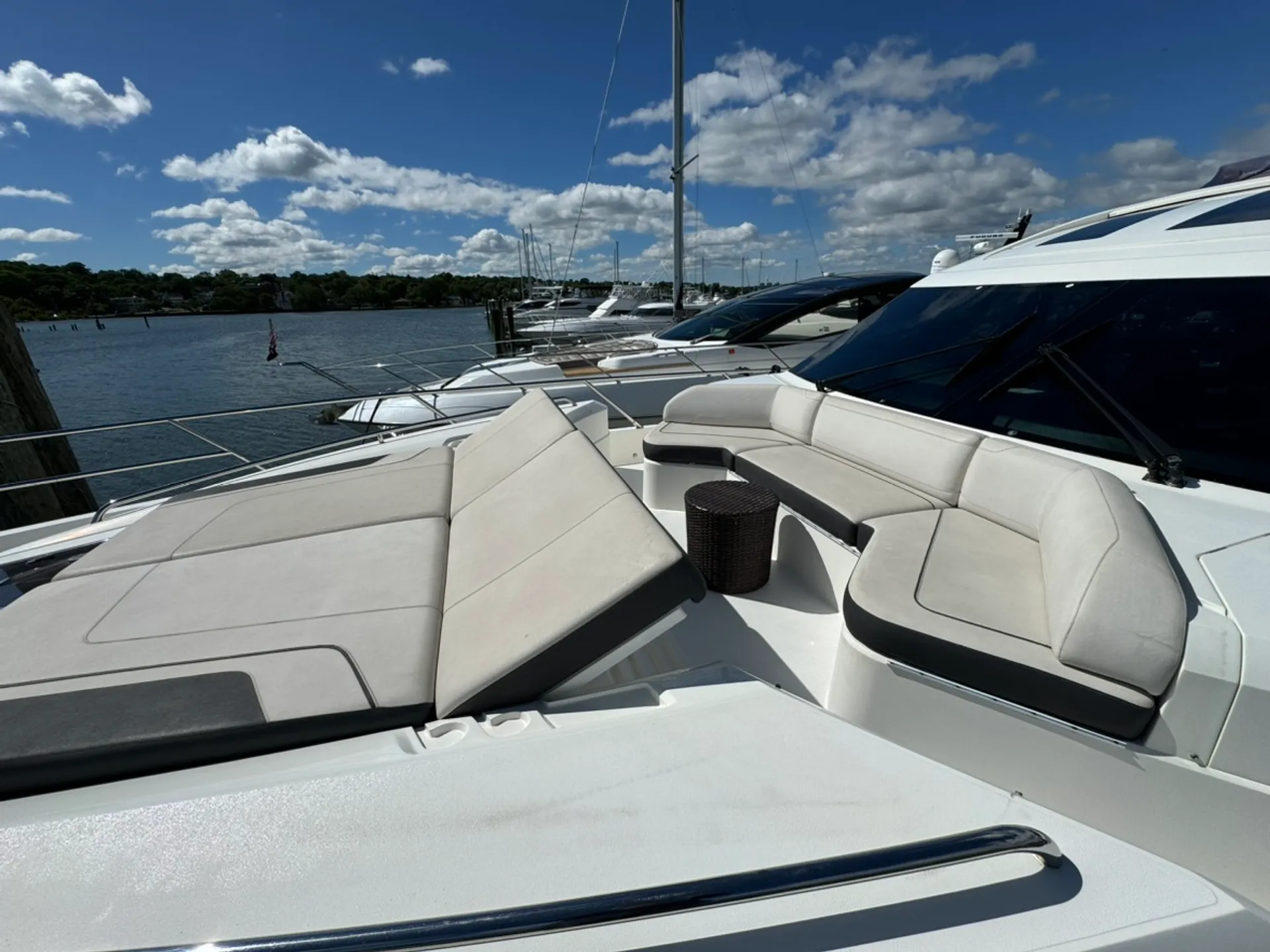Sea Ray Boats 460 Sundancer in Port Washington, NY — photo 3