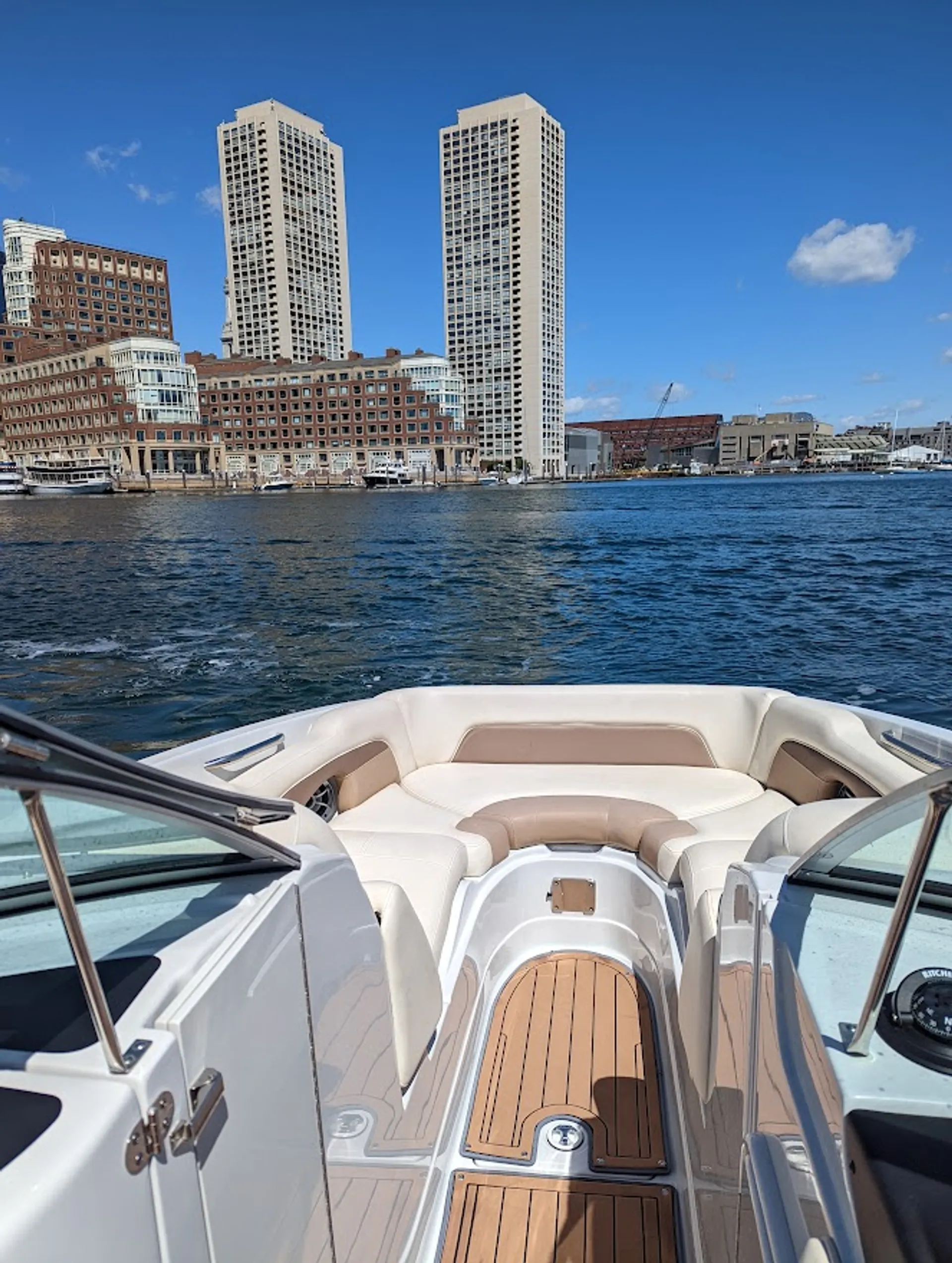 CROWNLINE BOATS 265 SS in Chelsea, MA — photo 2
