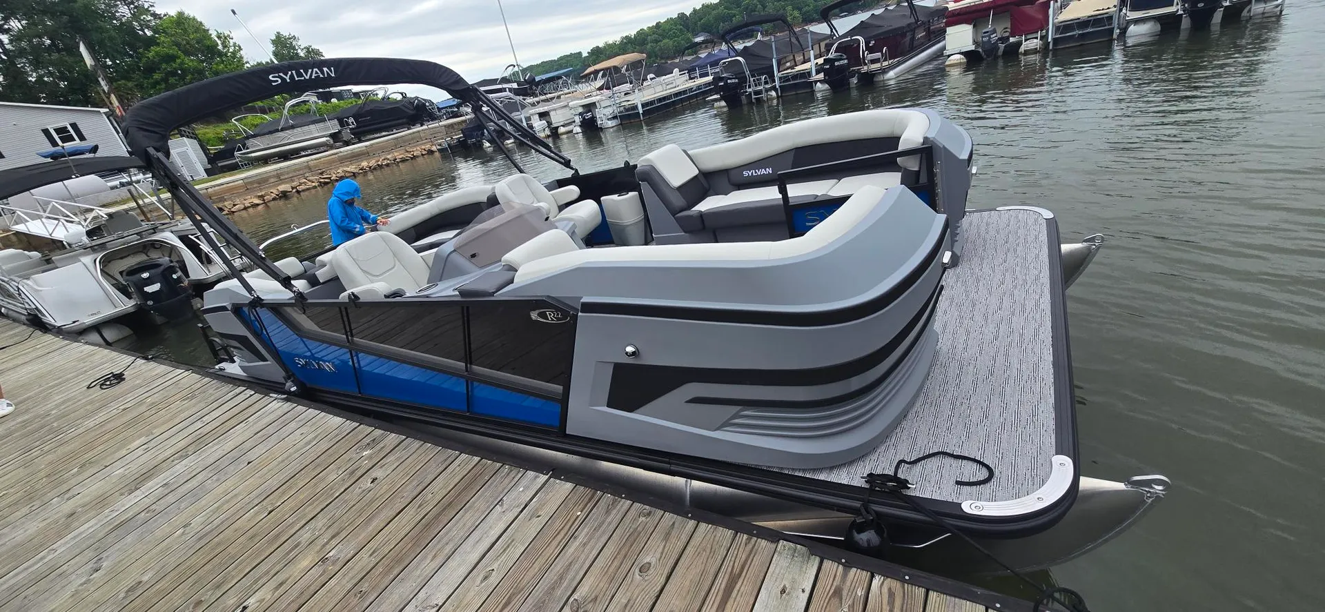 SYLVAN MARINE R-22 LZ DH in Mooresville, NC — photo 3