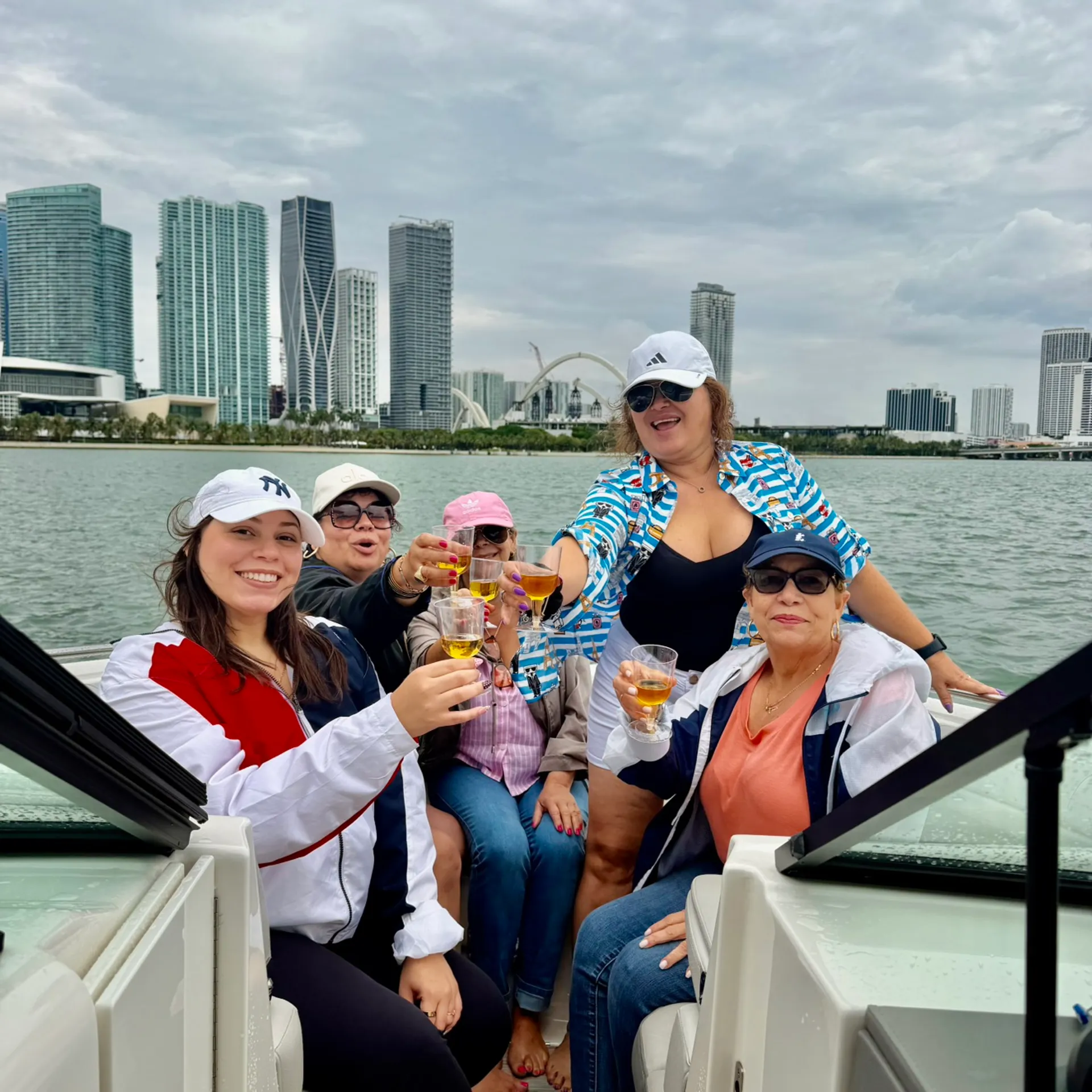 30ft Sea Ray Luxury Yacht Experience – Miami