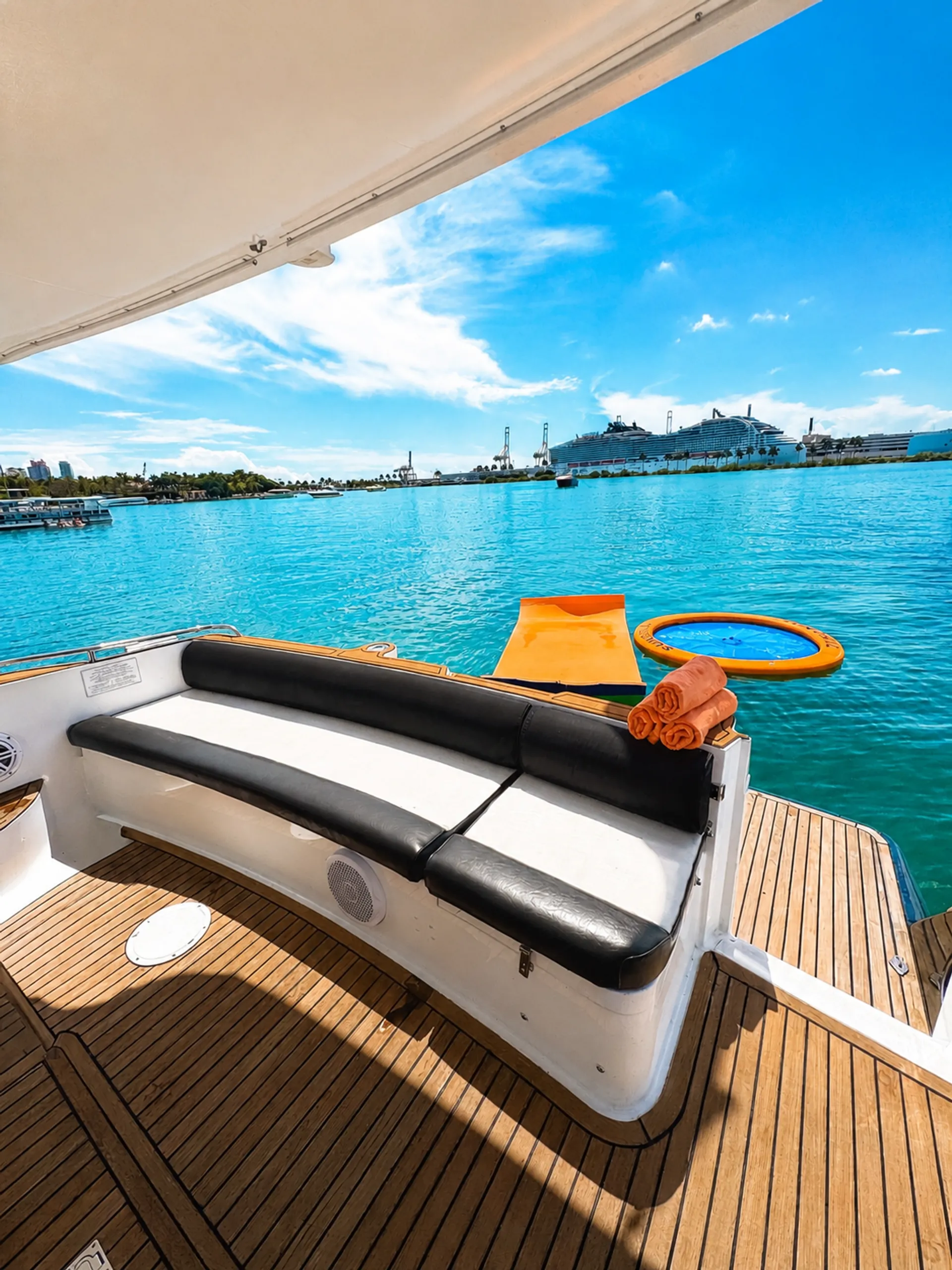 VIKING YACHT 52 SPORT CRUISER FLYBRIDGE in Miami, FL