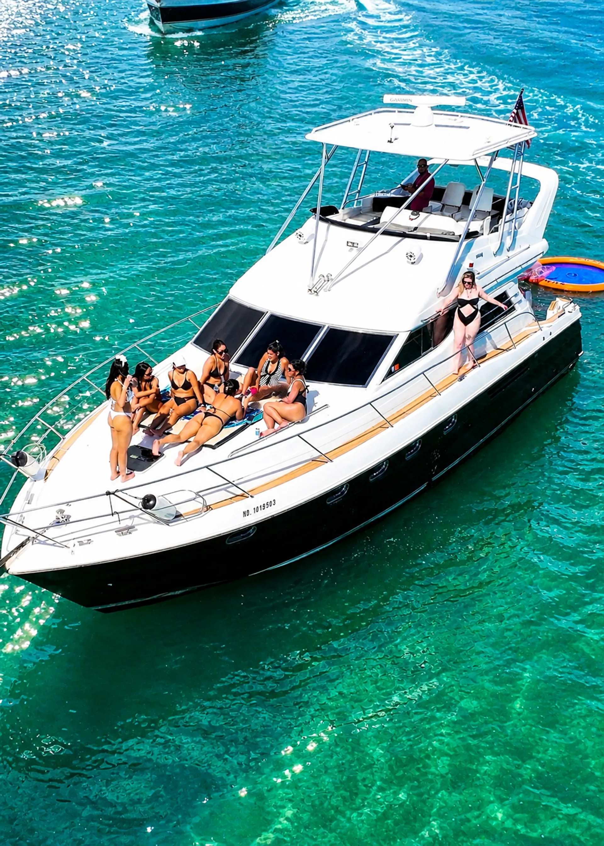 VIKING YACHT 52 SPORT CRUISER FLYBRIDGE in Miami, FL — photo 2