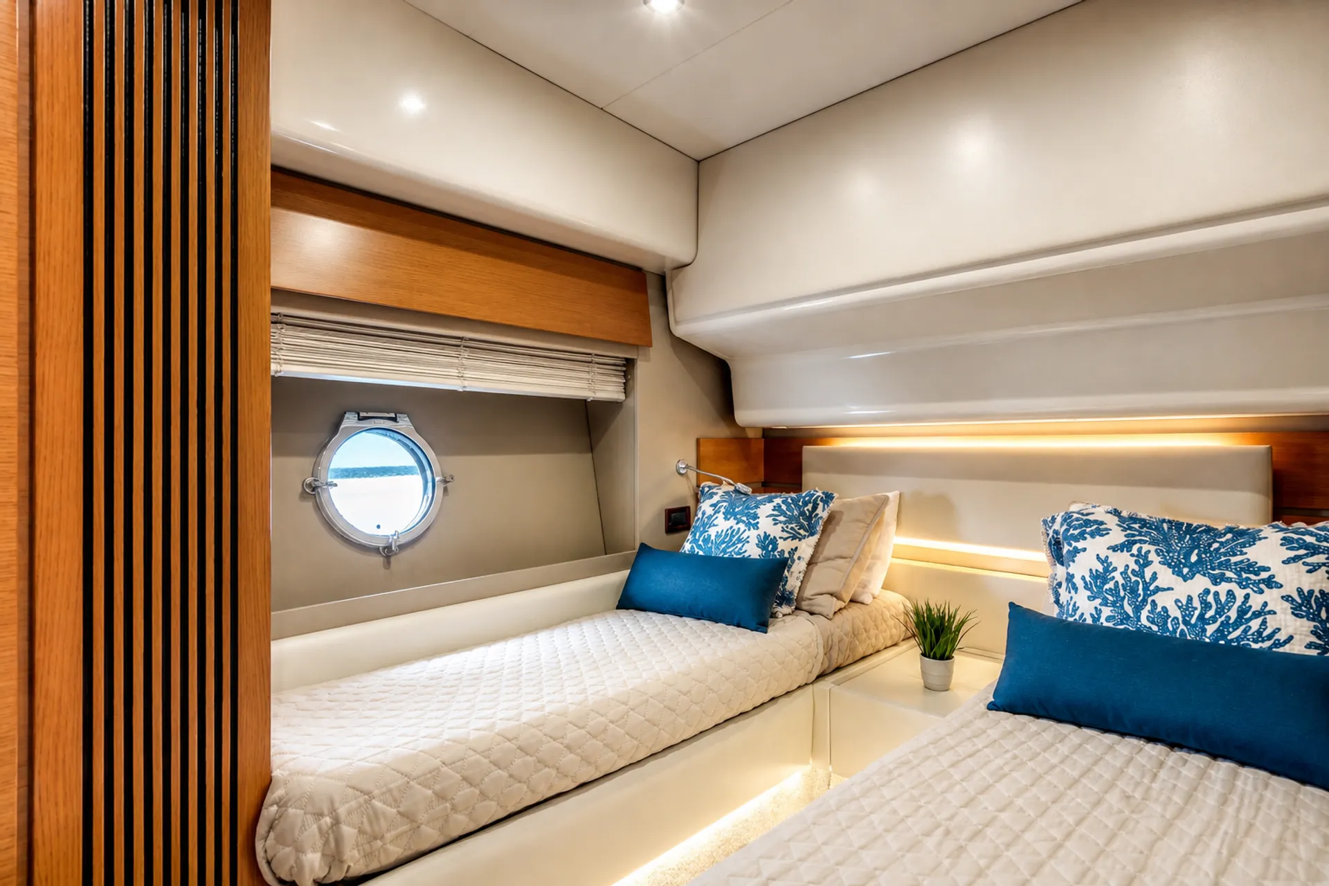 Azimuth Flybridge  in Miami Beach, FL — photo 8