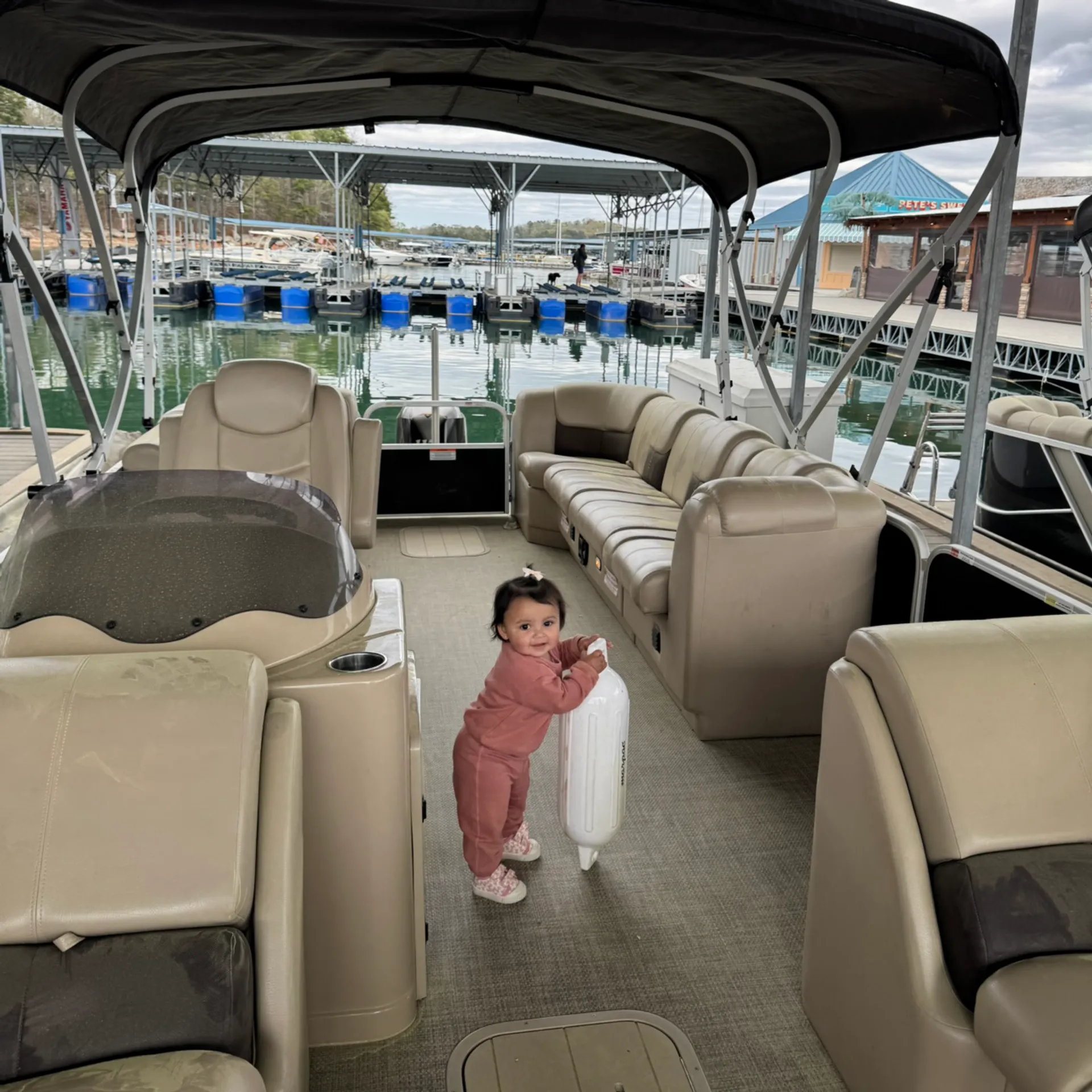 25 ft Luxury Party Tritoon on Lake Lanier–Seats 15 - On the Water