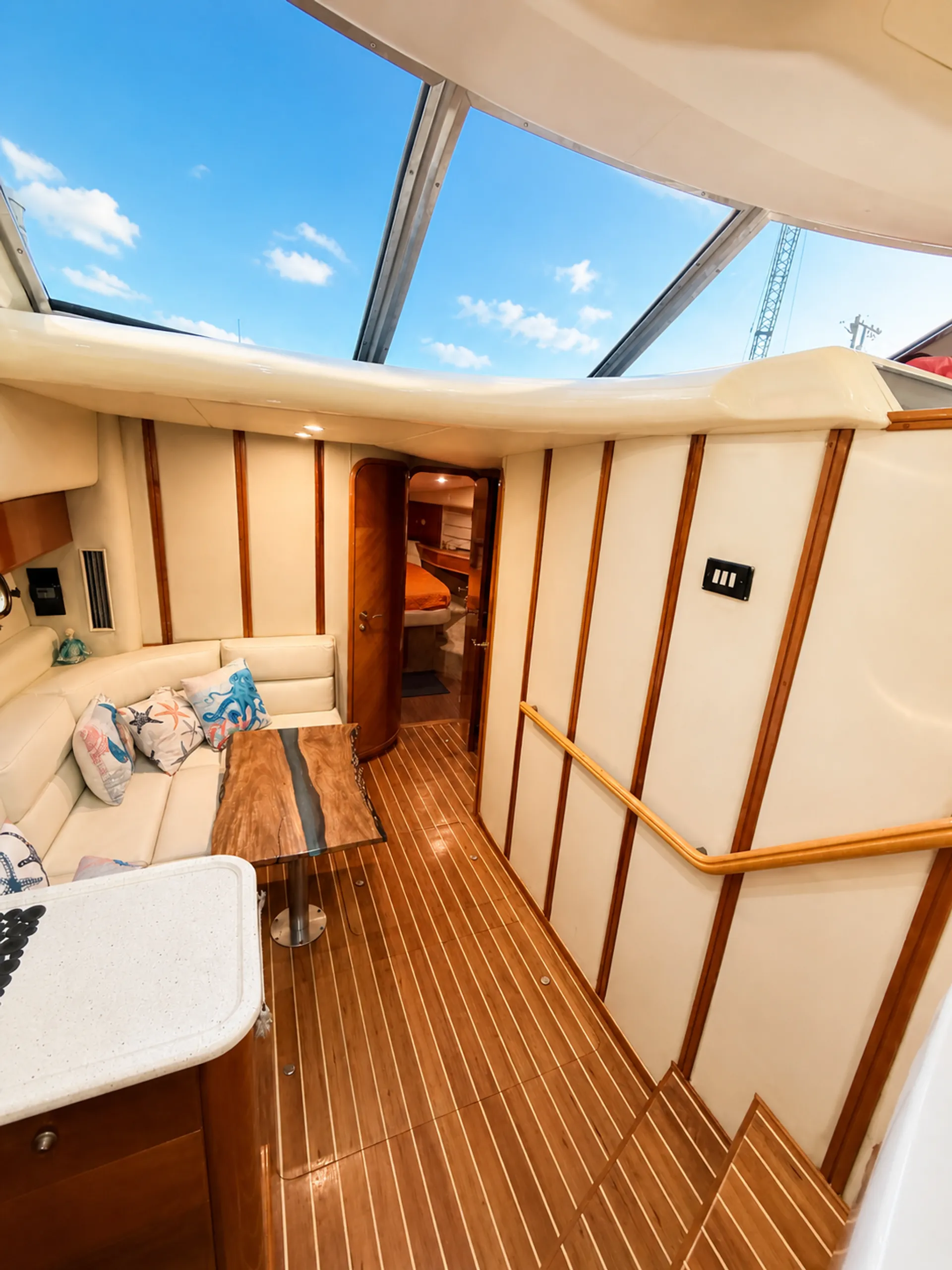 VIKING YACHT 52 SPORT CRUISER FLYBRIDGE in Miami, FL — photo 7