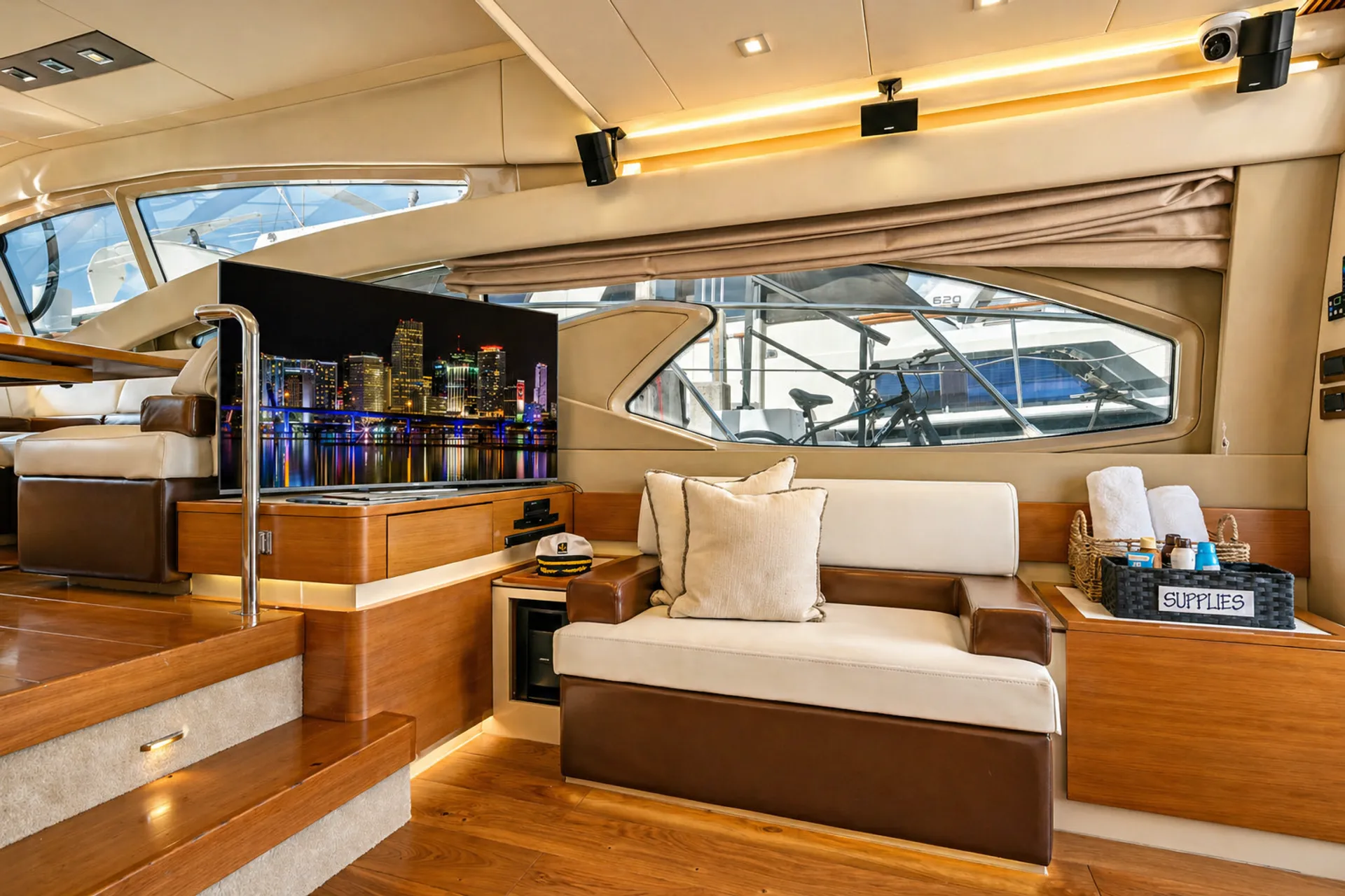 Stunning Azimut 65 in Miami Beach 