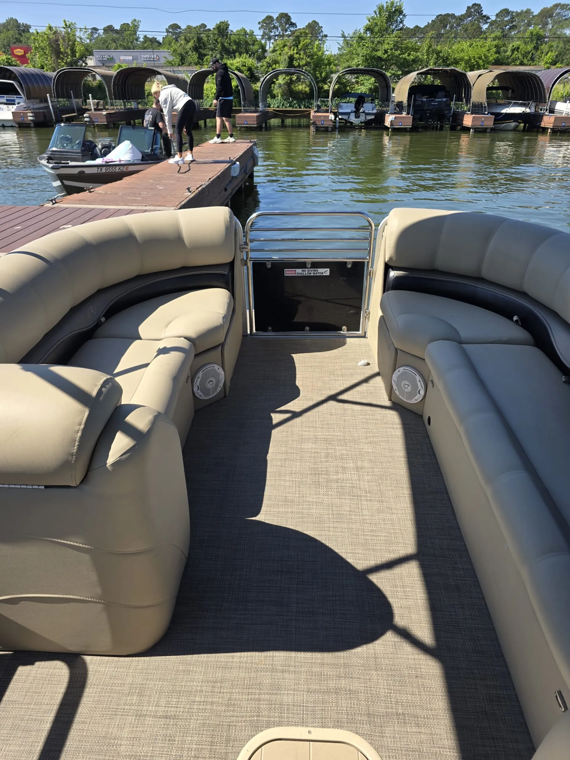 23 ft Avalon Tritoon on Lake Conroe "Ruby"