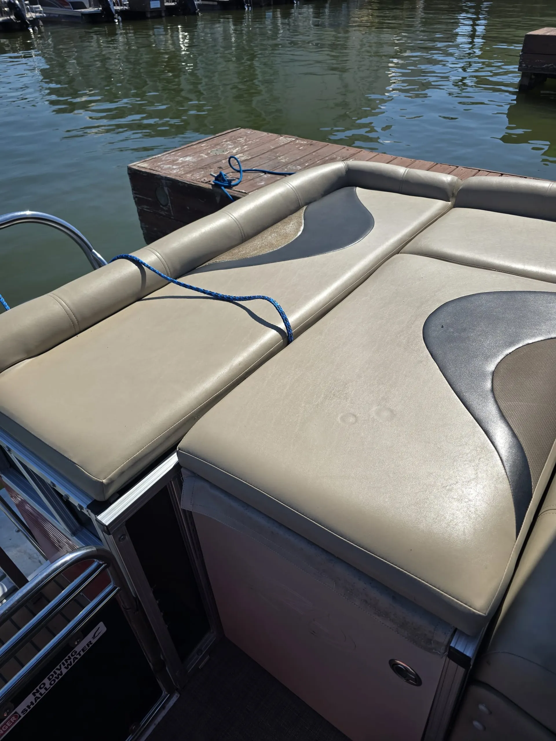 23 ft Avalon Tritoon on Lake Conroe "Ruby"