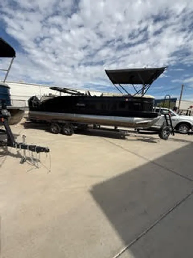 Rent a BARLETTA BOATS pontoon in Fawnskin, CA near me