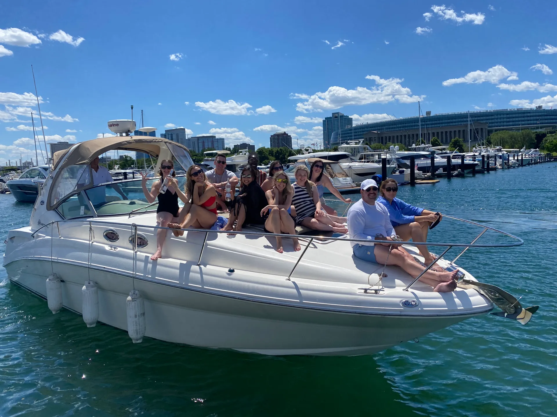 Sea Ray Boats 320 Sundancer in Chicago, IL — photo 4