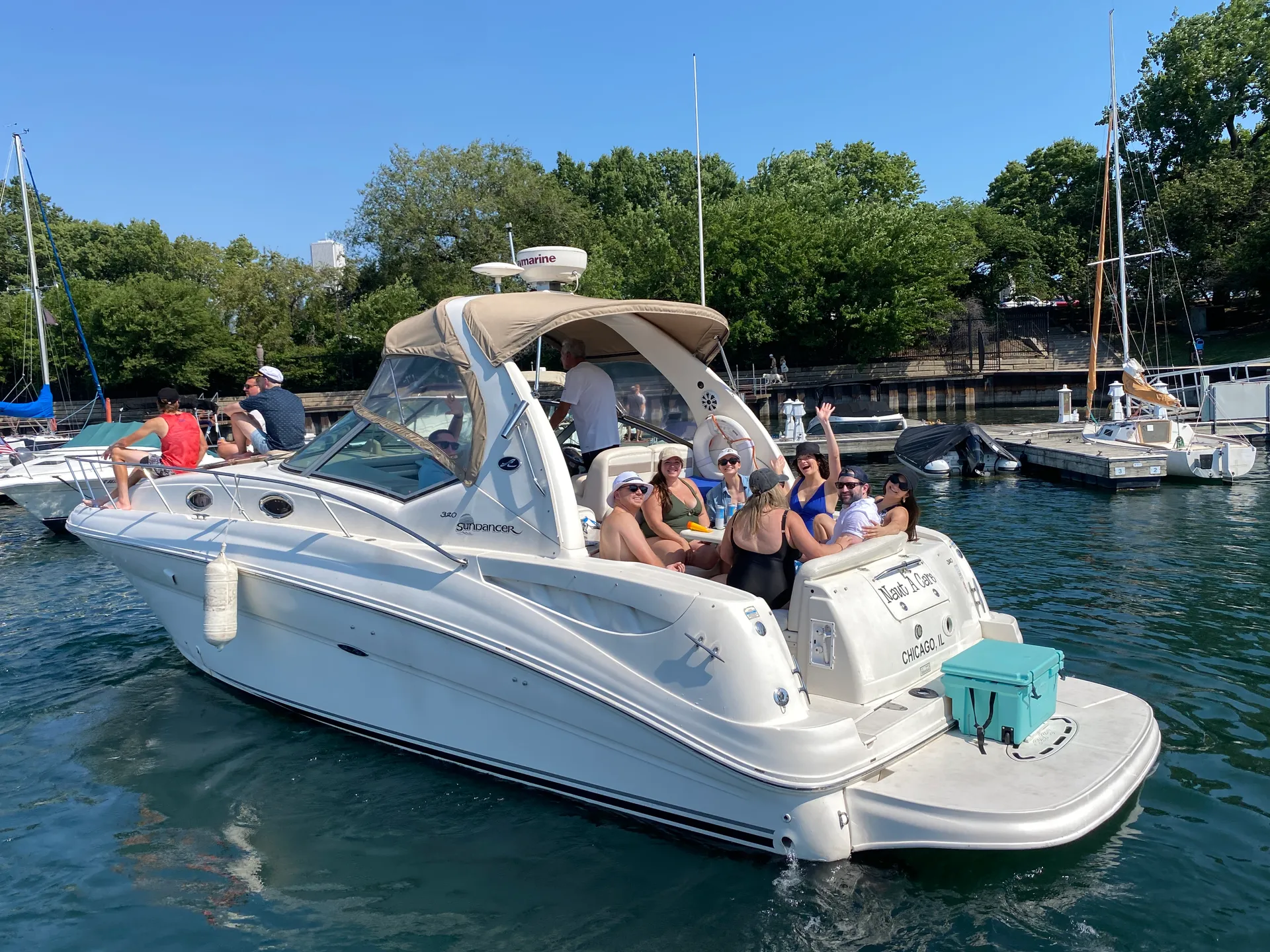 Sea Ray Boats 320 Sundancer in Chicago, IL