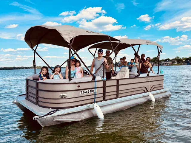Rent a VERANDA pontoon in Willis, TX near me