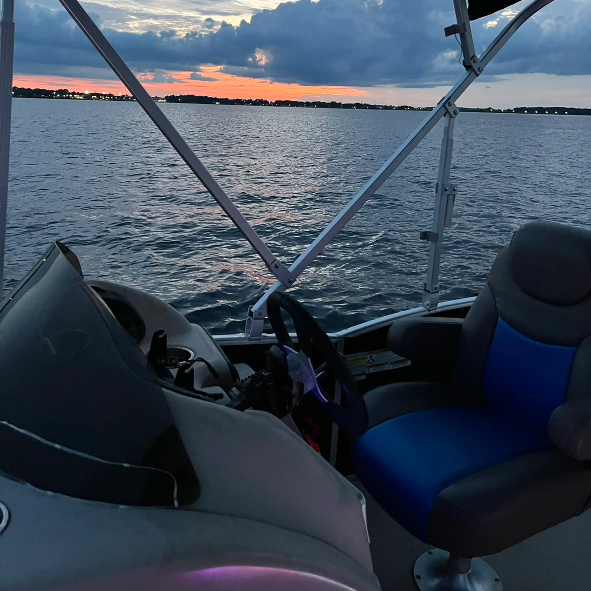 Clermont FL Chain of Lakes 24ft pontoon boat that fits 13 passengers!