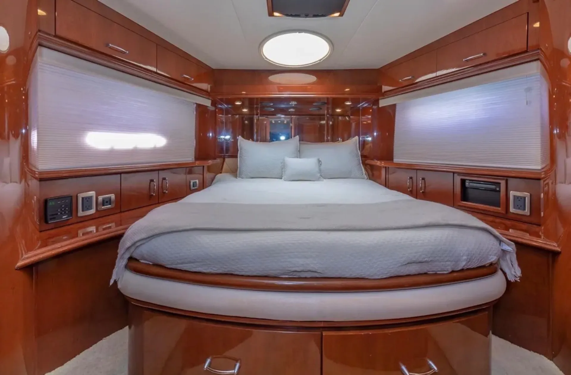 63ft Luxury Yacht | Jet Ski | Floating Mat | 🔥 SPECIALS ✨️