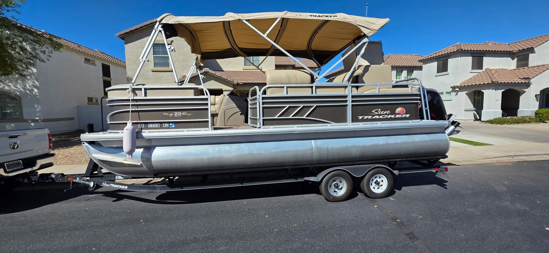 SUN TRACKER PARTY BARGE 22 DLX in Morristown, AZ — photo 2