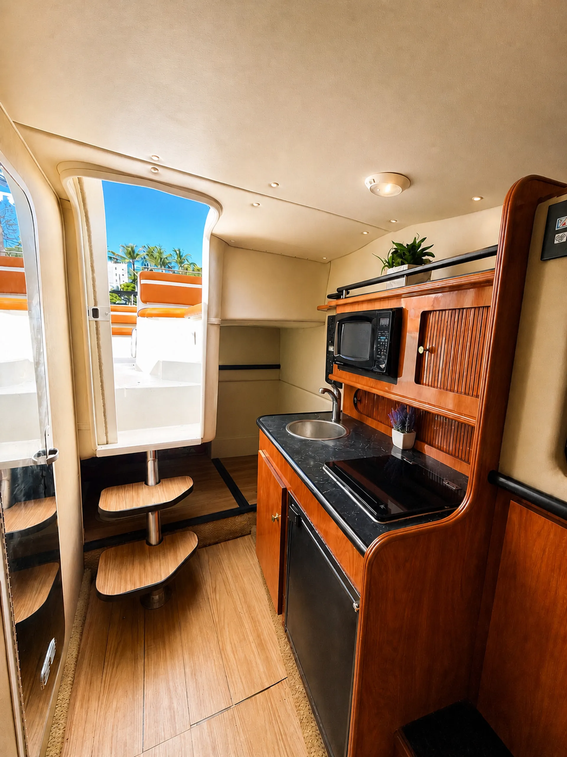 GET 1HR FREE 33' RINKER CRUISING YACHT, MIA FL *NO HIDDEN FEES!*