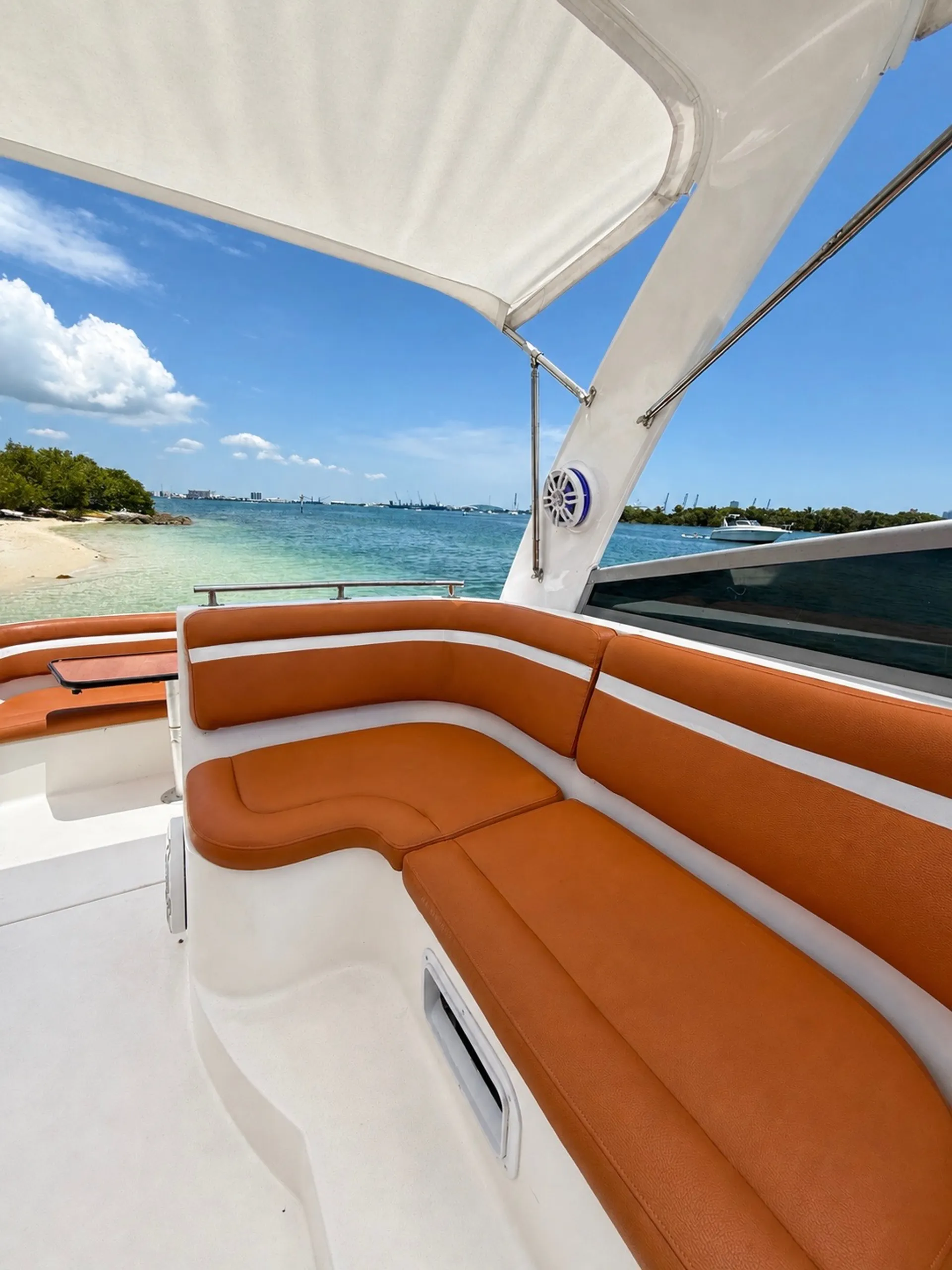 GET 1HR FREE 33' RINKER CRUISING YACHT, MIA FL *NO HIDDEN FEES!*