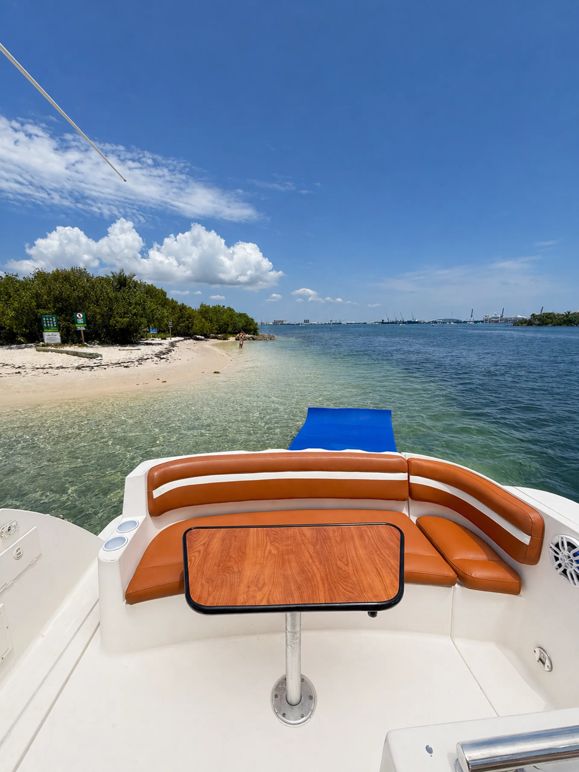 GET 1HR FREE 33' RINKER CRUISING YACHT, MIA FL *NO HIDDEN FEES!*