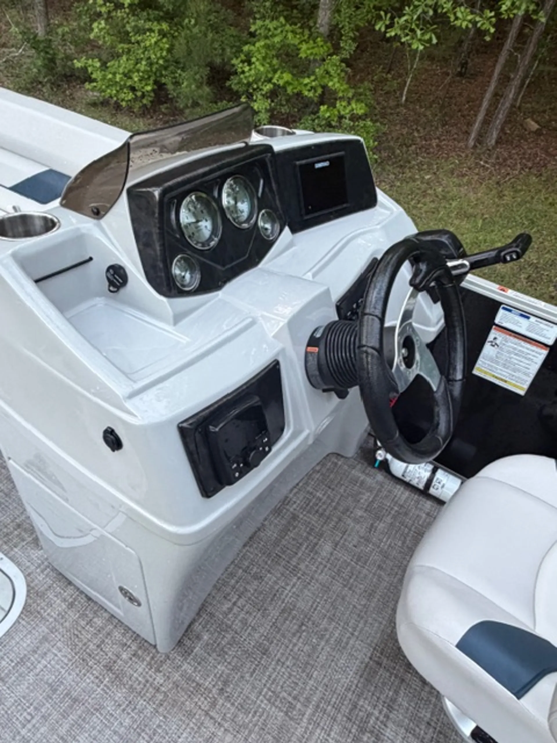 Suncatcher / 
G3 Boats Select 322RF in Macon, GA — photo 3