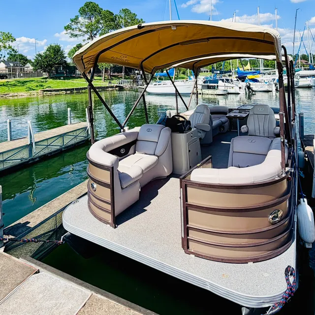 Rent a VERANDA pontoon in Willis, TX near me