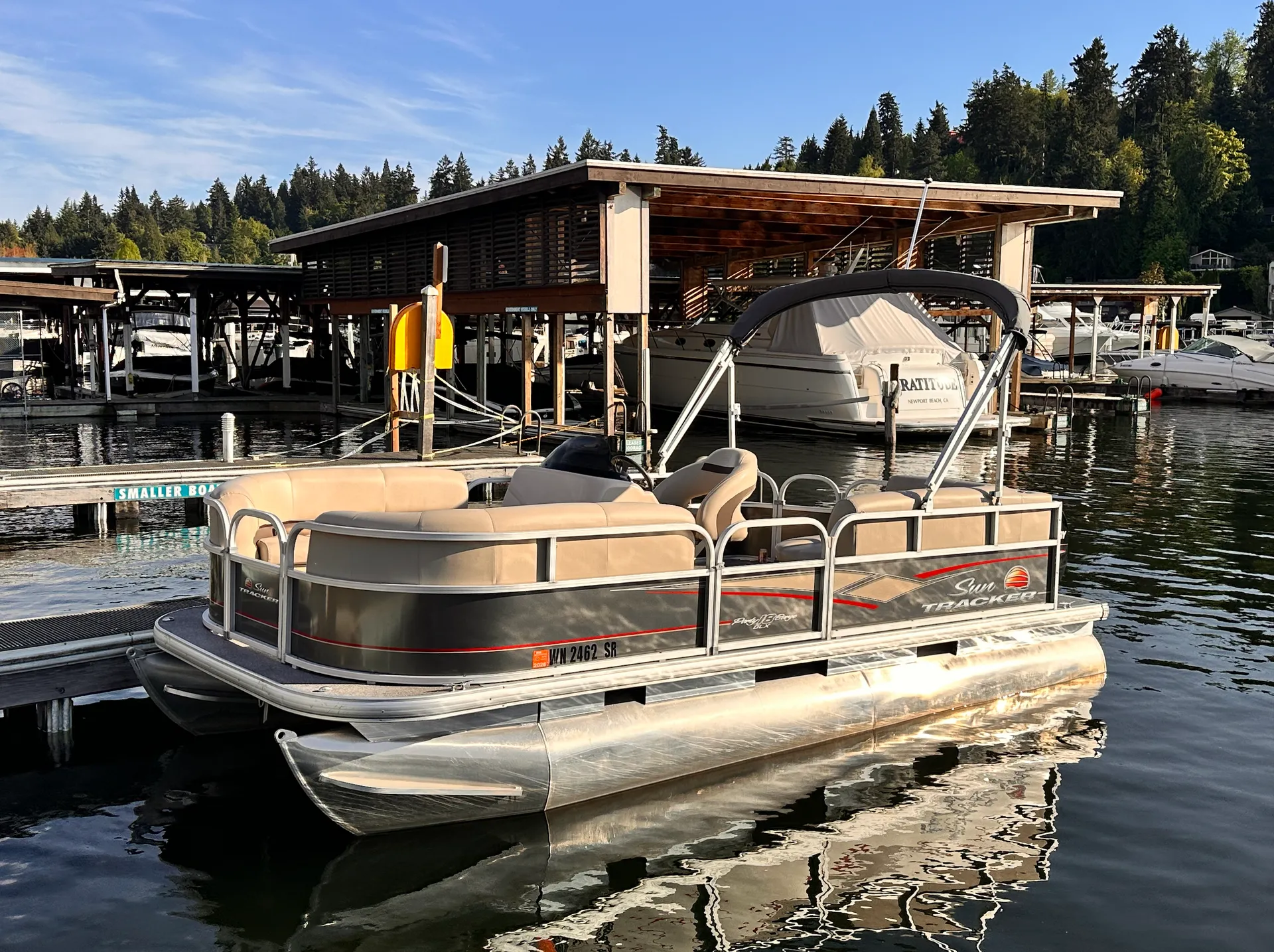 SUN TRACKER PARTY BARGE 18 DLX in Seattle, WA
