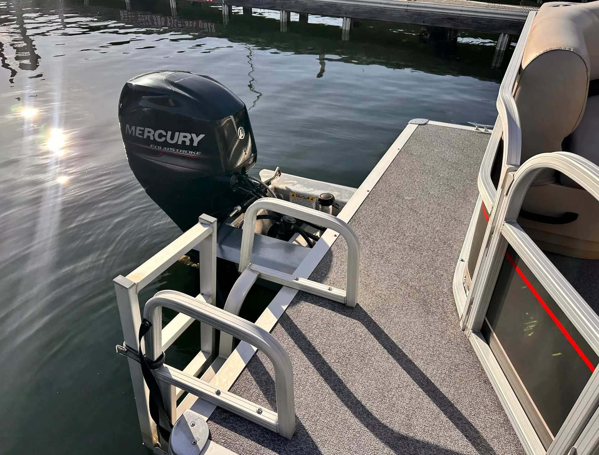 SUN TRACKER PARTY BARGE 18 DLX in Seattle, WA — photo 4
