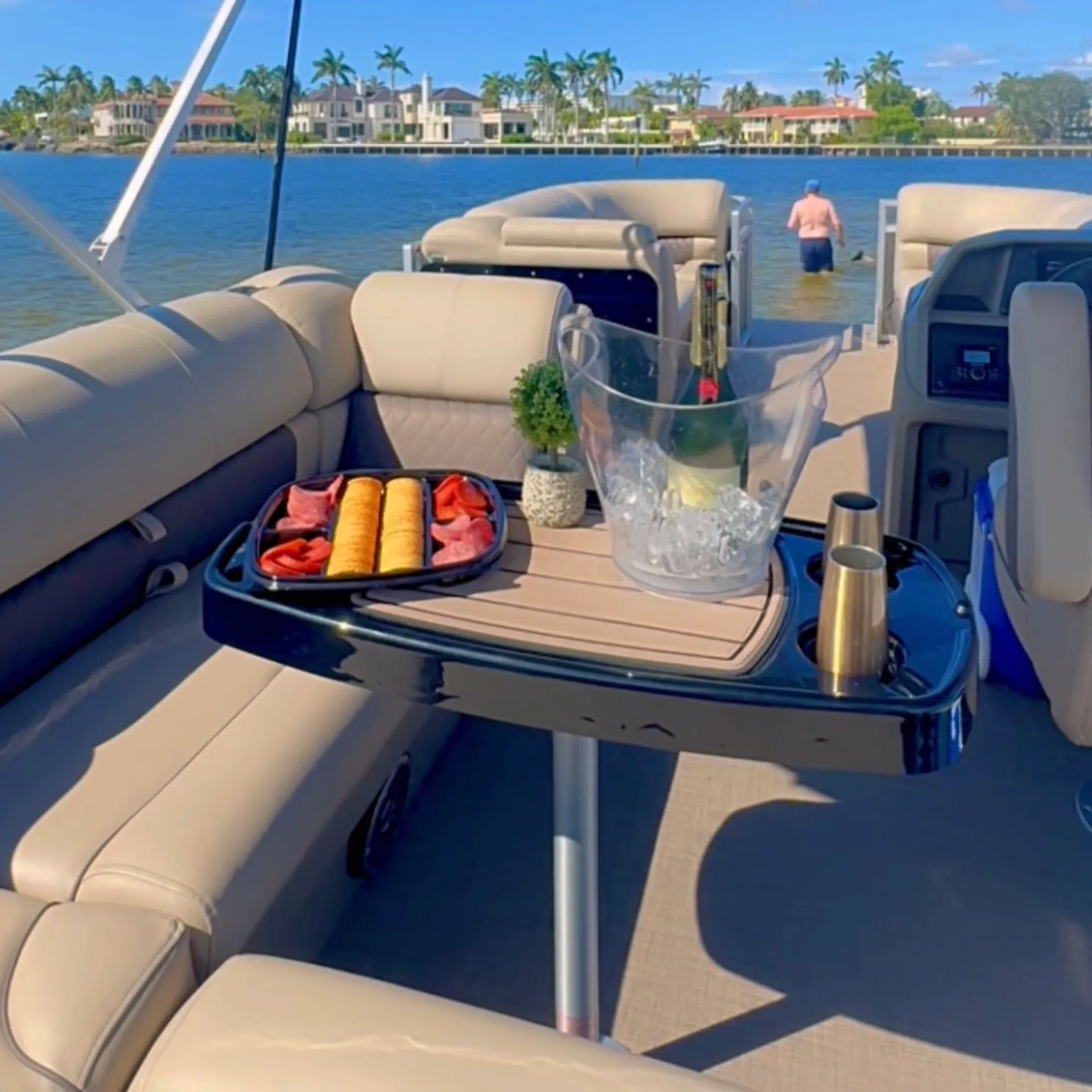 SUN TRACKER PARTY BARGE 20 DLX in Dania Beach, FL — photo 4