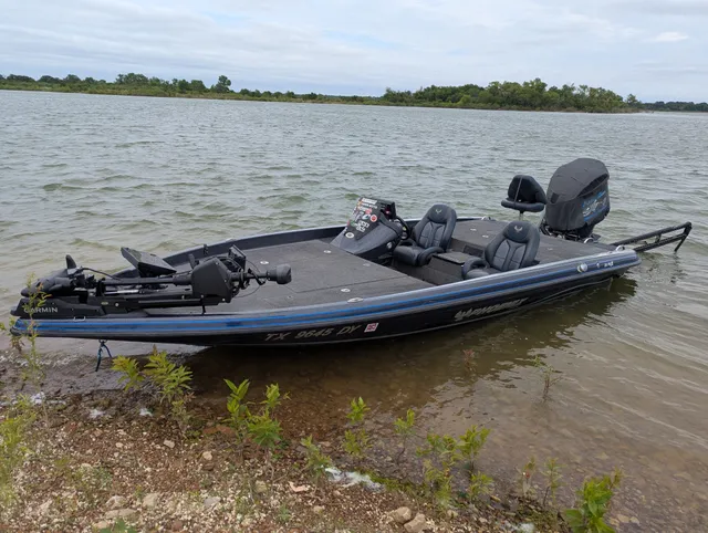 Rent a Phoenix Boats bass boat in Quitman, TX near me