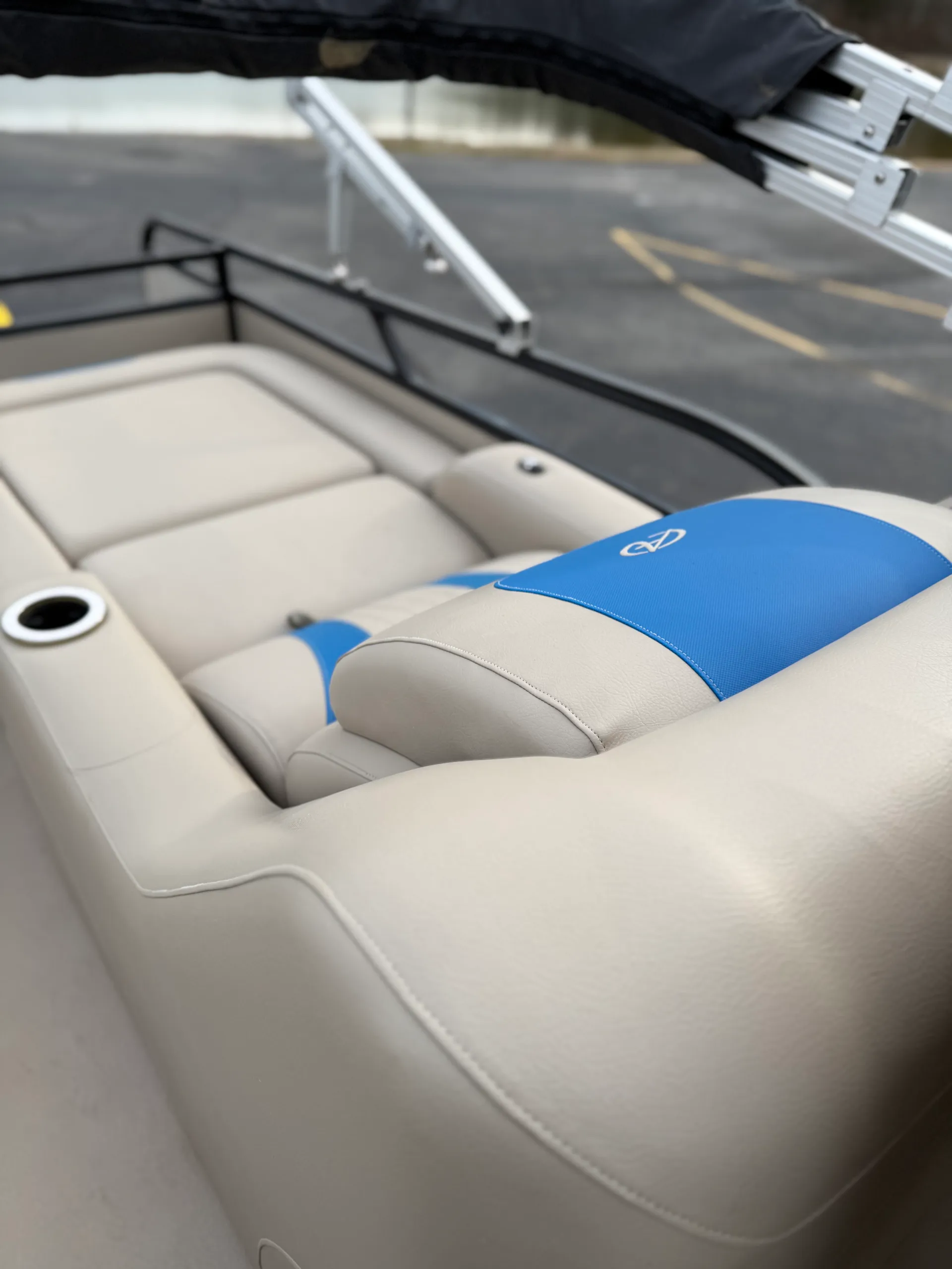 AVALON PONTOONS 27' AMBASSADOR REAR LOUNGE in Vonore, TN — photo 4