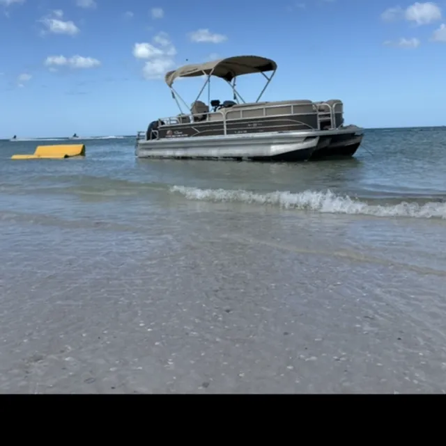 Rent a SUN TRACKER pontoon in Clearwater, FL near me
